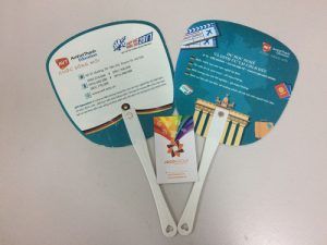 quạt nhựa in logo quảng cáo