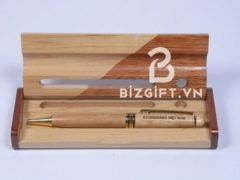 Bút gỗ khắc tên – Món quà sang trọng cho doanh nhân