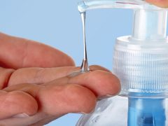 Dung dịch rửa tay khô có gì bên trong mà diệt khuẩn được?