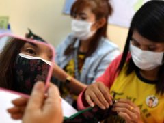 Những lợi ích khi may khẩu trang vải kháng khuẩn tại nhà